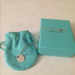 Tiffany and Co Classic pendant necklace